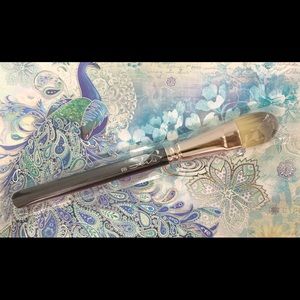 Mac 190 foundation brush.New.